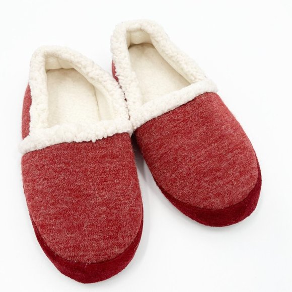 Isotoner Cozy Sherpa Slippers